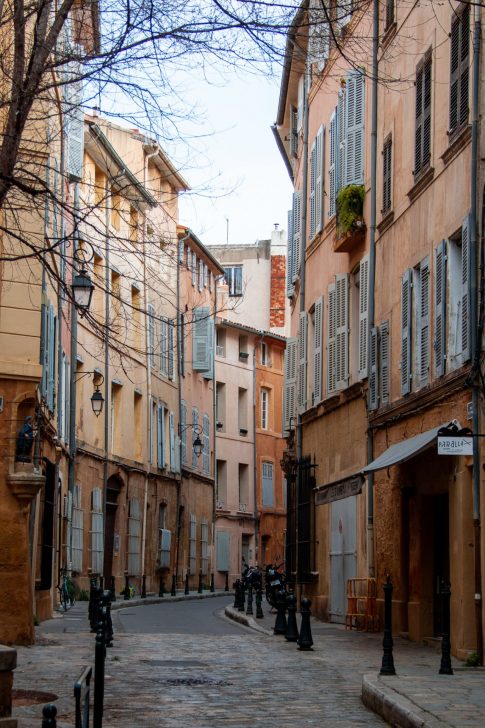 Matins Calmes dans les rues d'Aix en Provence, Mars 2021