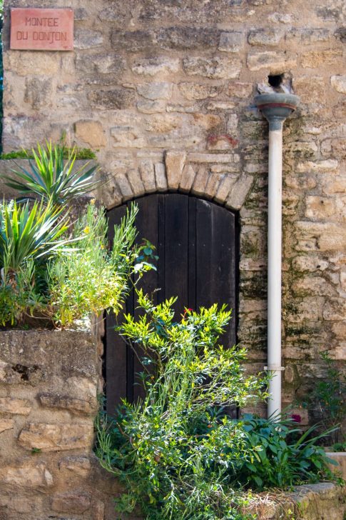 Le passage pas si secret du donjon, Cururon, Luberon, France